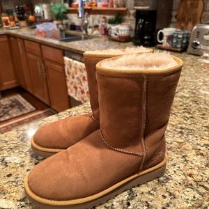 NWOT Ugg classic short boots